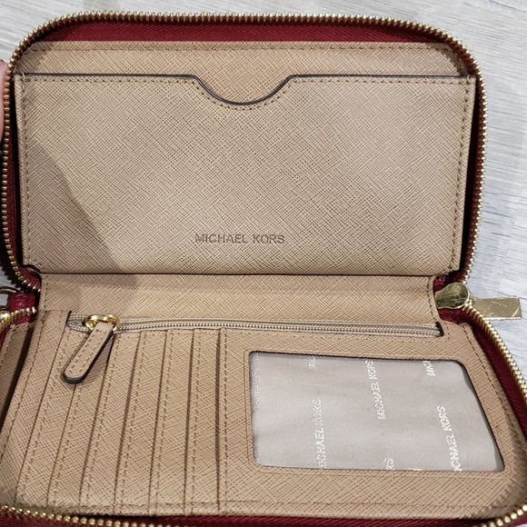 Michael Kors Zip Leather Wristlet - Picture 2 of 4